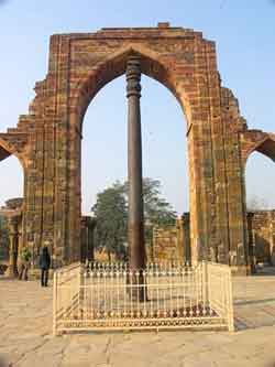 Создана индийскими металлургами в 415 году нашей эры в честь победы одного из императоров династии Гупта