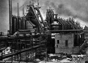 Комсомольская доменная печь № 6, построенная в рекордно короткий срок на Магнитогорском металлургическом комбинате (1943 г.)